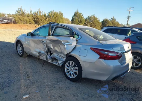 2018 Nissan Altima 2.5 S z USA, uszkodzony, nr VIN 1N4AL3AP9JC277955